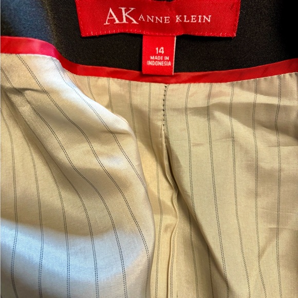 Anne Klein long blazer, light dress coat. Black. Needs a steam. - Picture 4 of 6